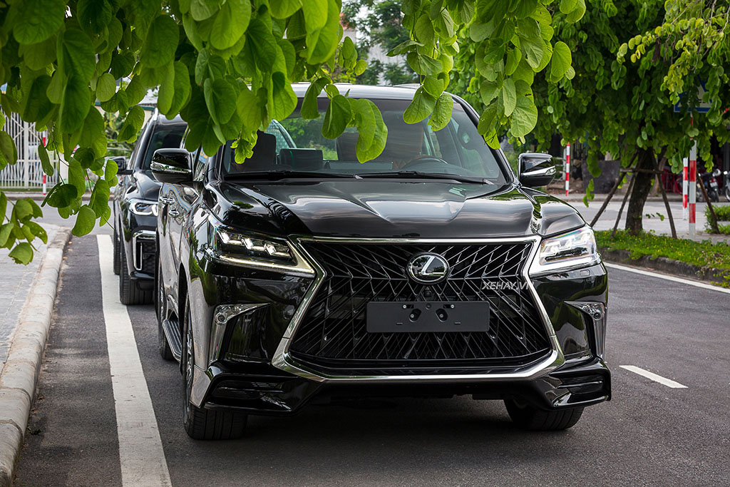 BMW X7 vs Lexus LX 570 Thách thức ngôi vua Cars Blog